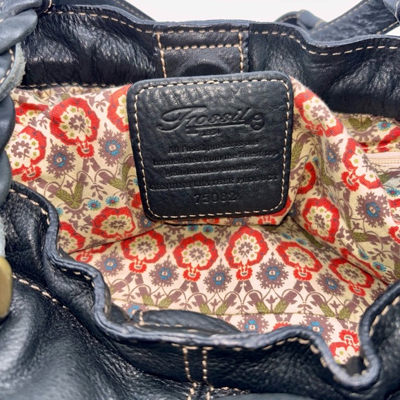 Fossil Black Pebbled Leather Shoulder Bag With Braided Straps And A Key Charm - Picture 9 of 11